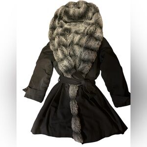 Sophisticated Black Trench Coat with Faux Fur Collar